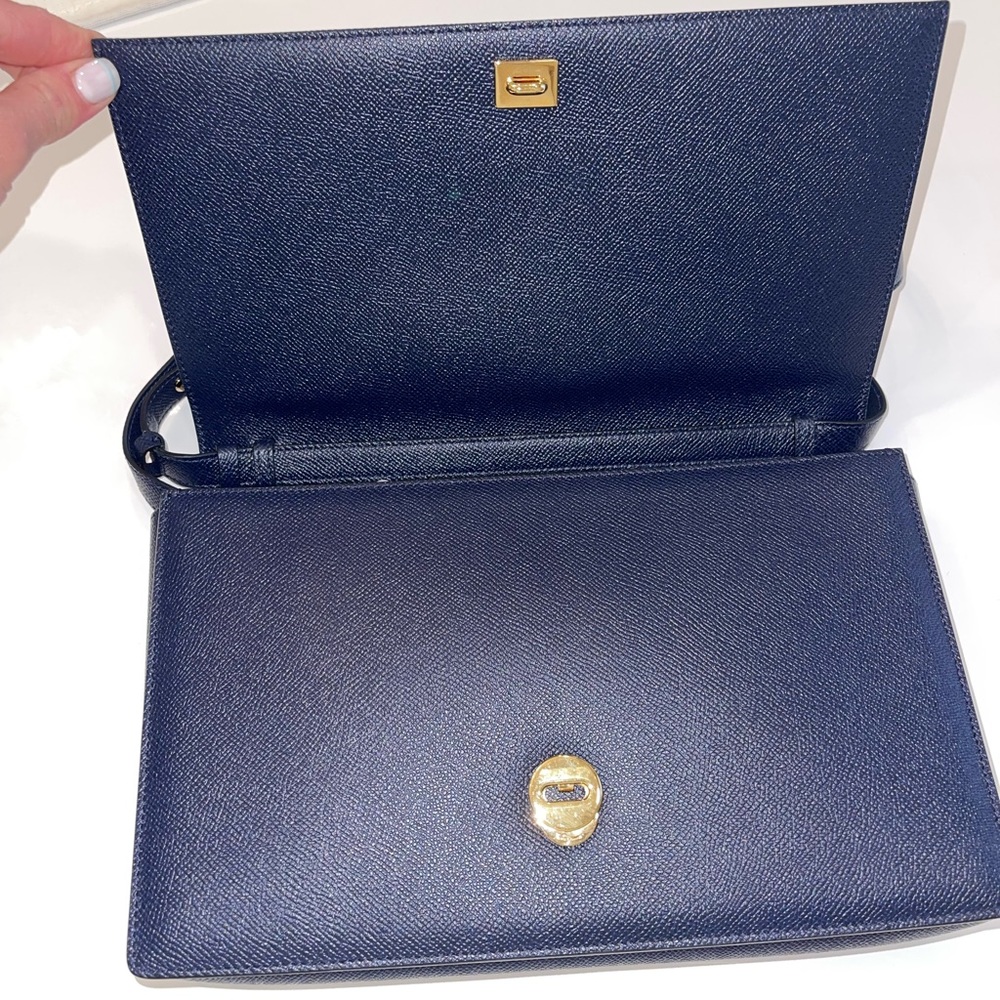 Salvatore ferragamo purse . Brand new never used comes with dust bag - Picture 3 of 5